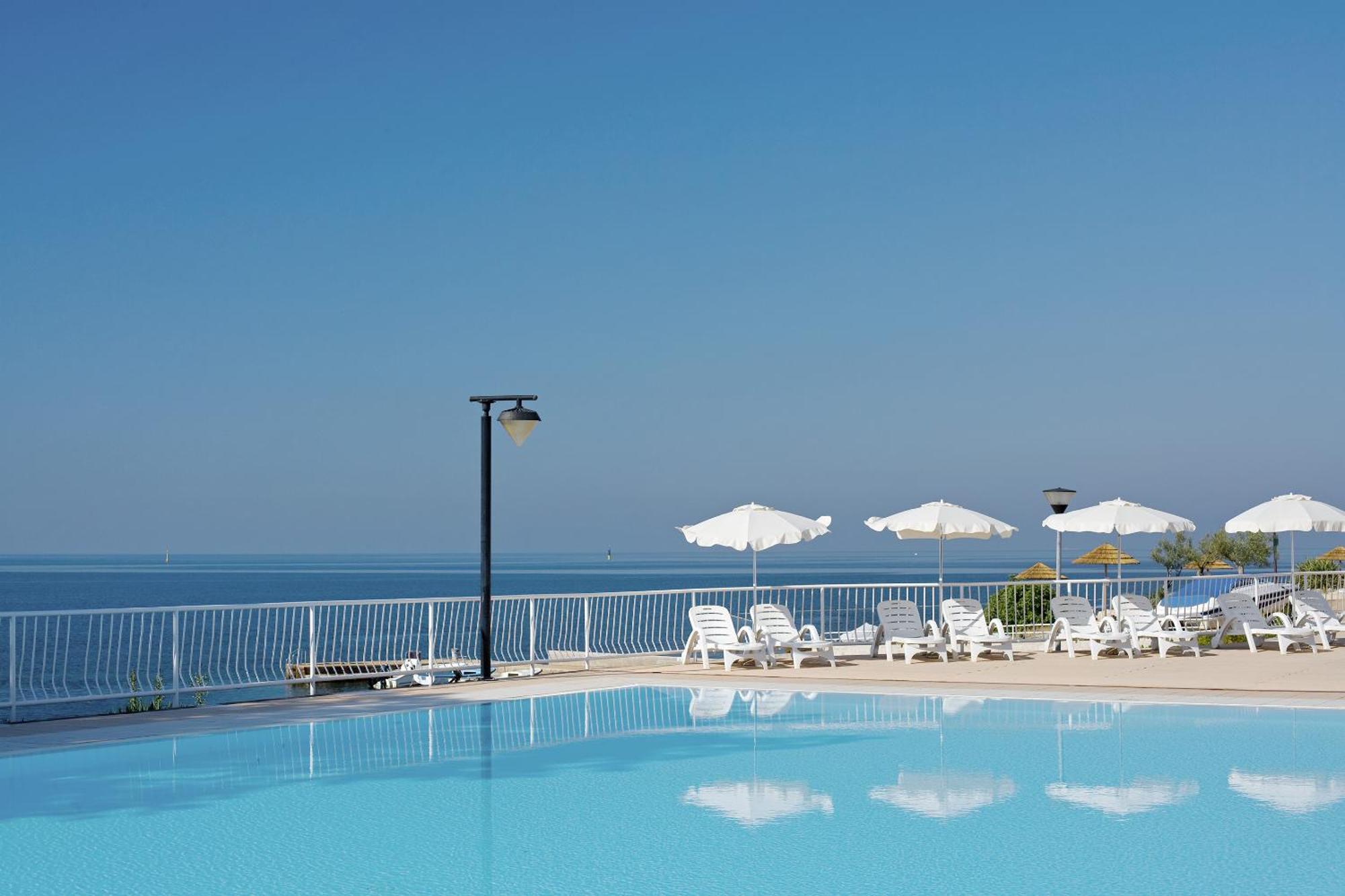 Fkk Adriatika In Fkk Solaris Naturist Resort Пореч Экстерьер фото